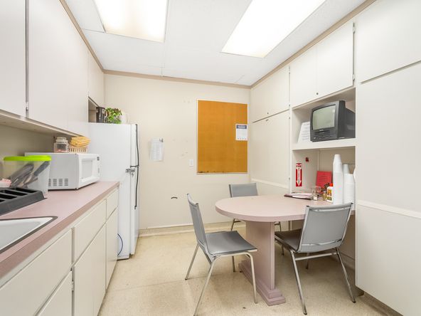 Professional Office Space Located Off Shaw Ave: 1241 E Shaw Ave, Fresno, CA 93710